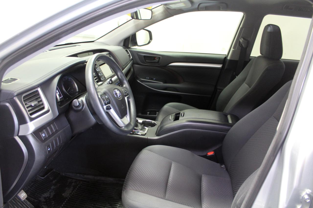 Toyota Highlander LE V6 AWD (Natl) 2018