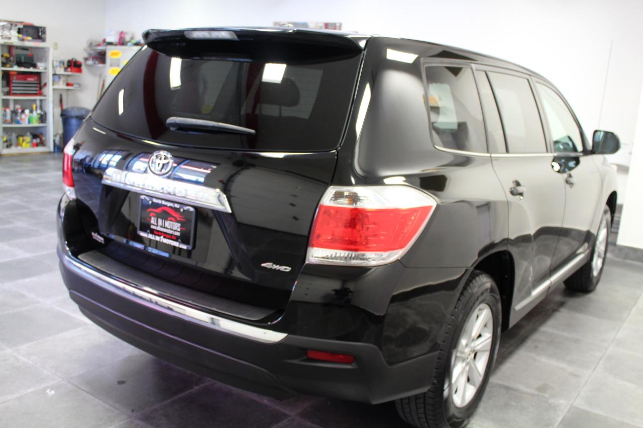 Toyota Highlander 4WD 4dr V6 (Natl) 2012