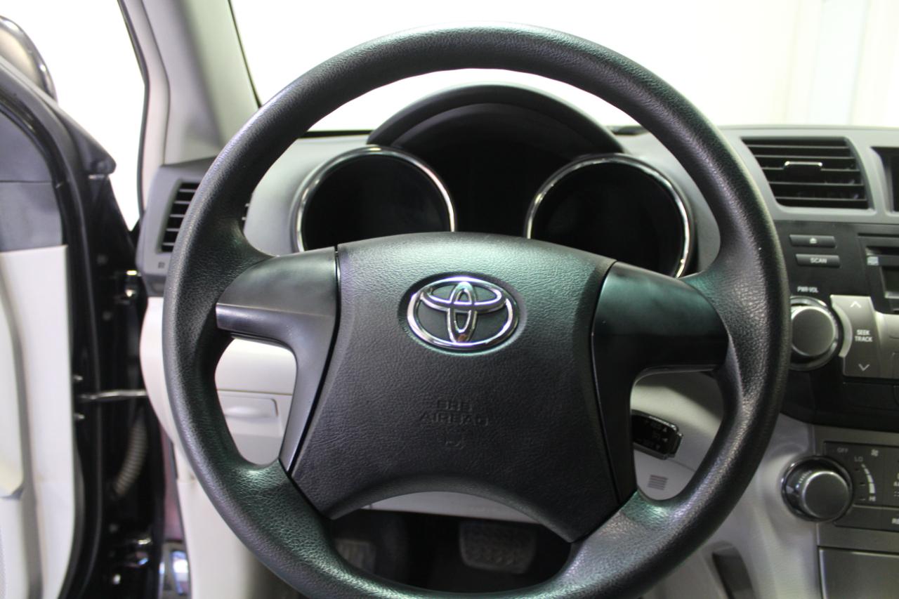 Toyota Highlander 4WD 4dr V6 (Natl) 2012