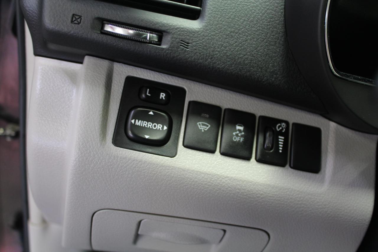 Toyota Highlander 4WD 4dr V6 (Natl) 2012