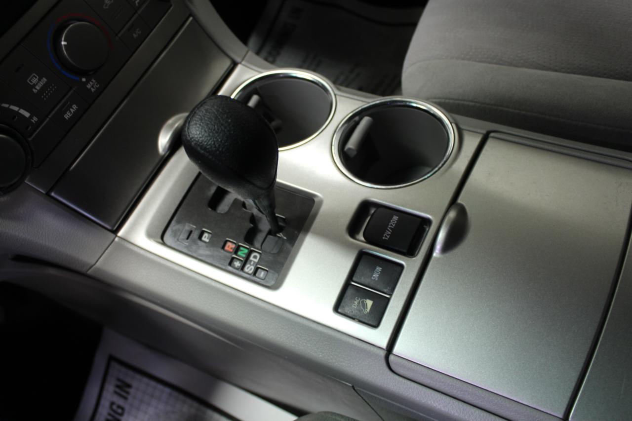 Toyota Highlander 4WD 4dr V6 (Natl) 2012