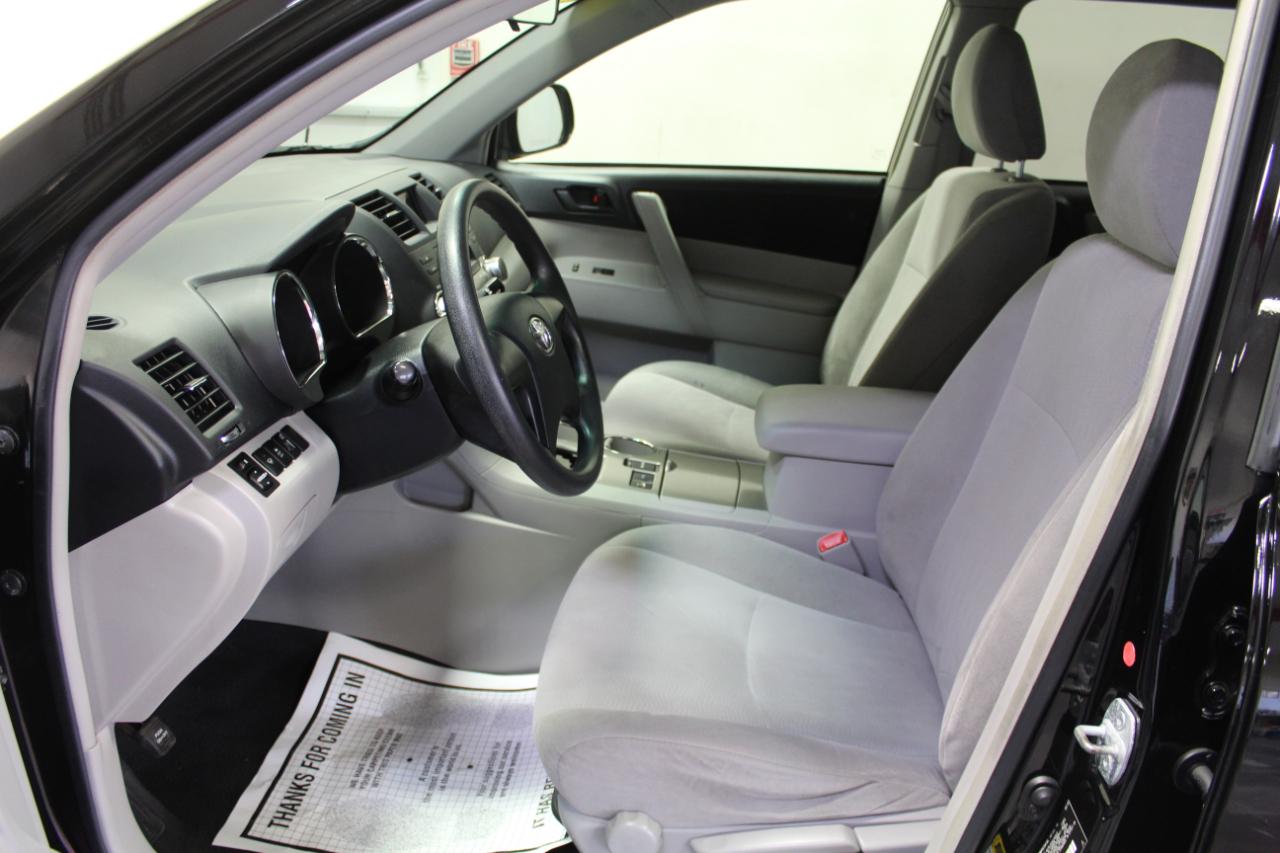 Toyota Highlander 4WD 4dr V6 (Natl) 2012