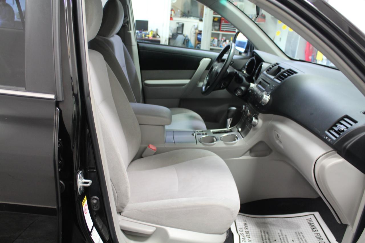 Toyota Highlander 4WD 4dr V6 (Natl) 2012