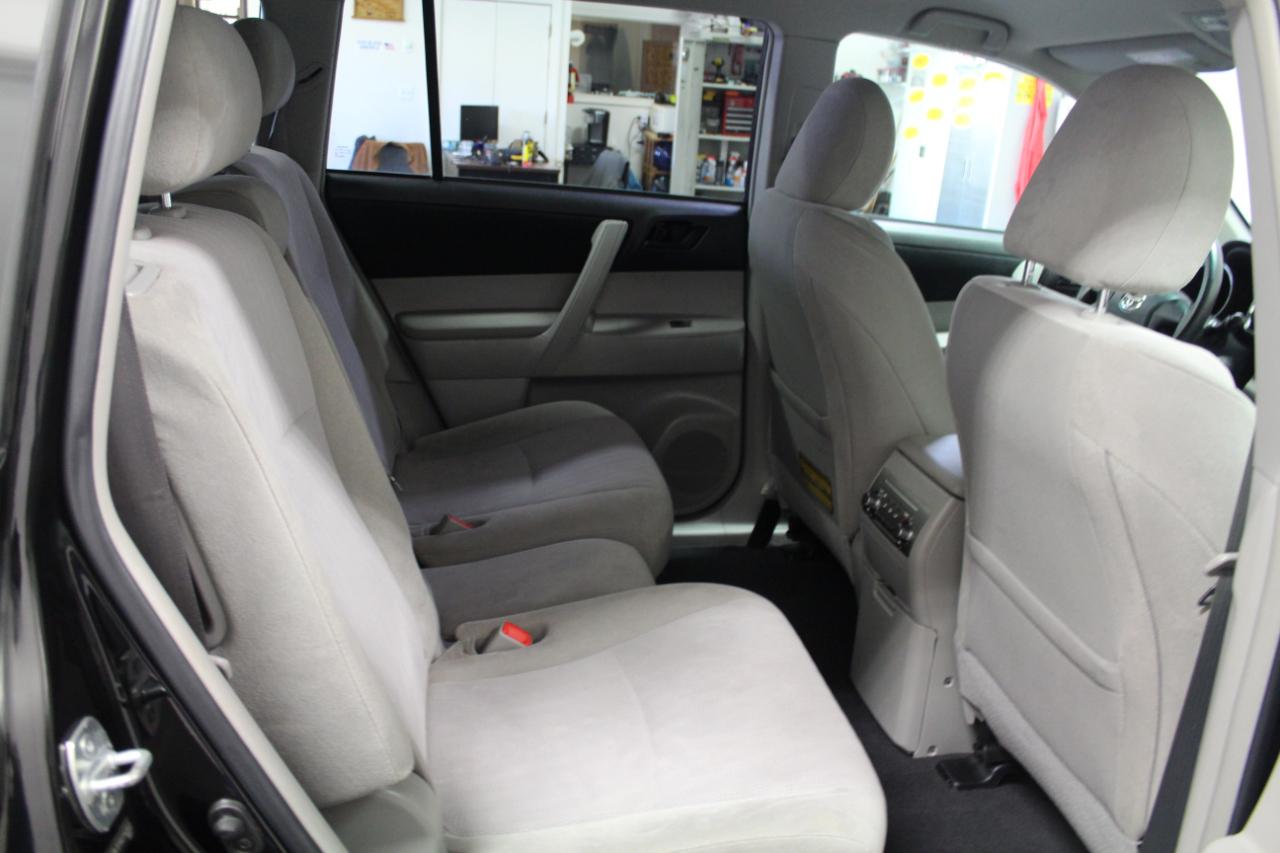 Toyota Highlander 4WD 4dr V6 (Natl) 2012