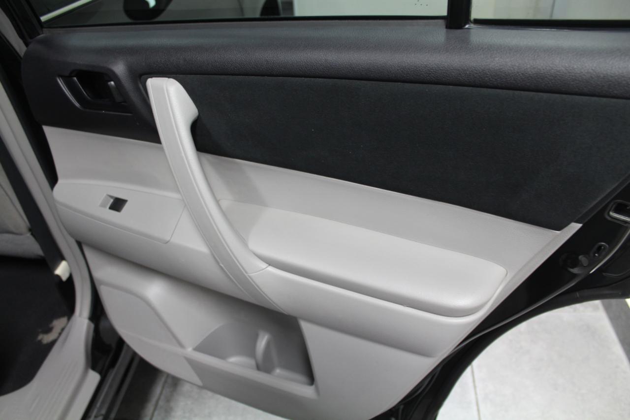 Toyota Highlander 4WD 4dr V6 (Natl) 2012