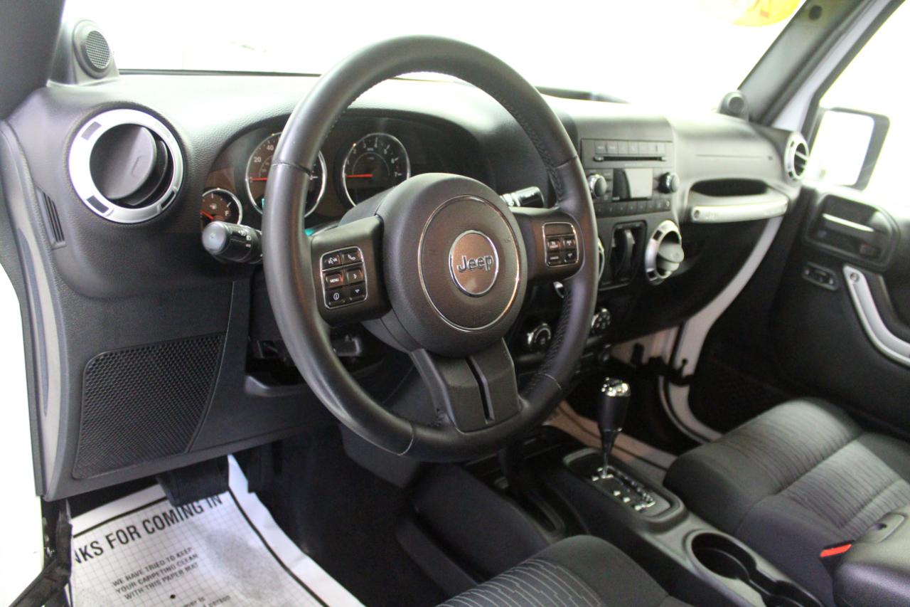 Jeep Wrangler 4WD 2dr Sahara 2012
