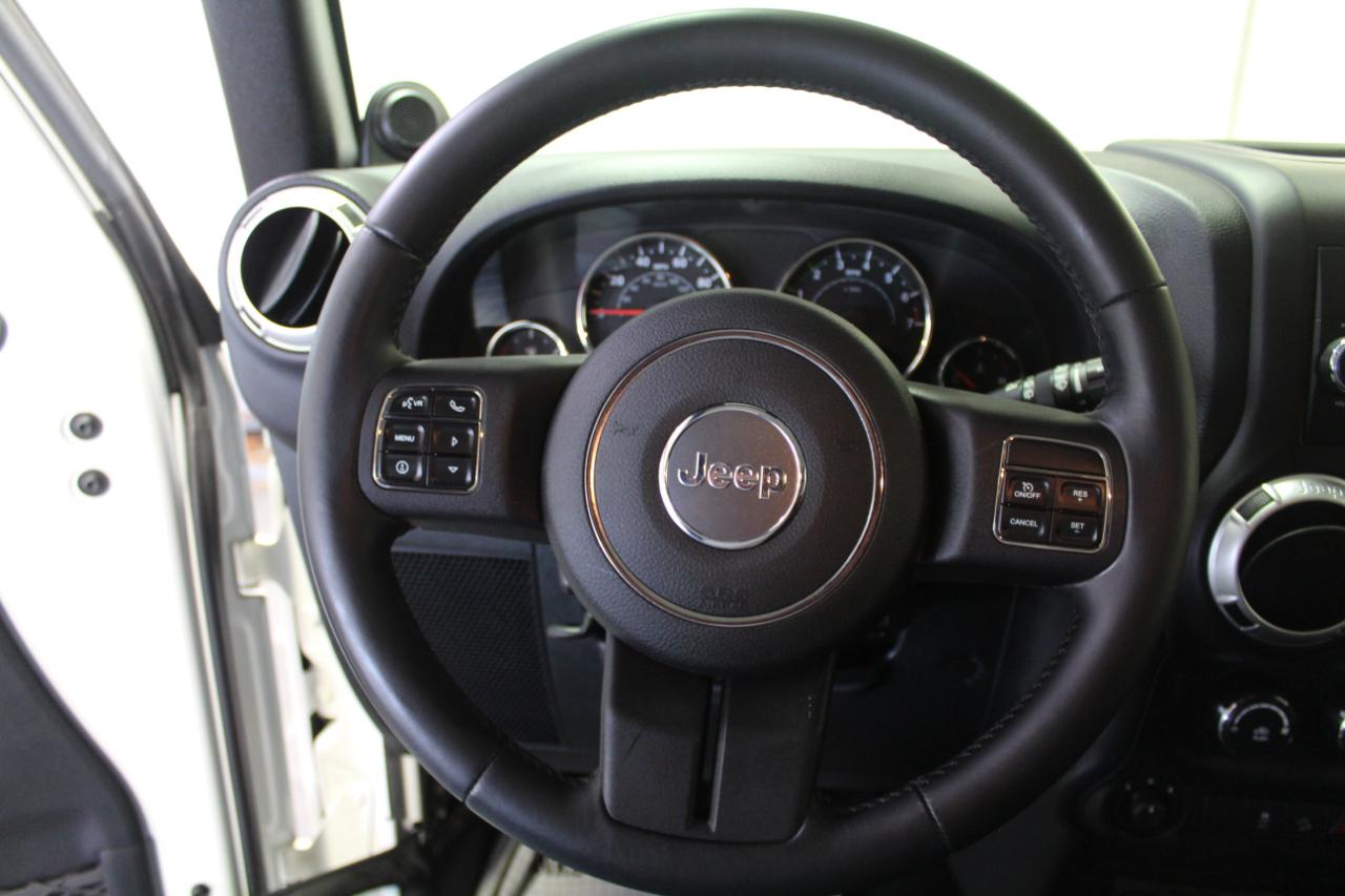 Jeep Wrangler 4WD 2dr Sahara 2012