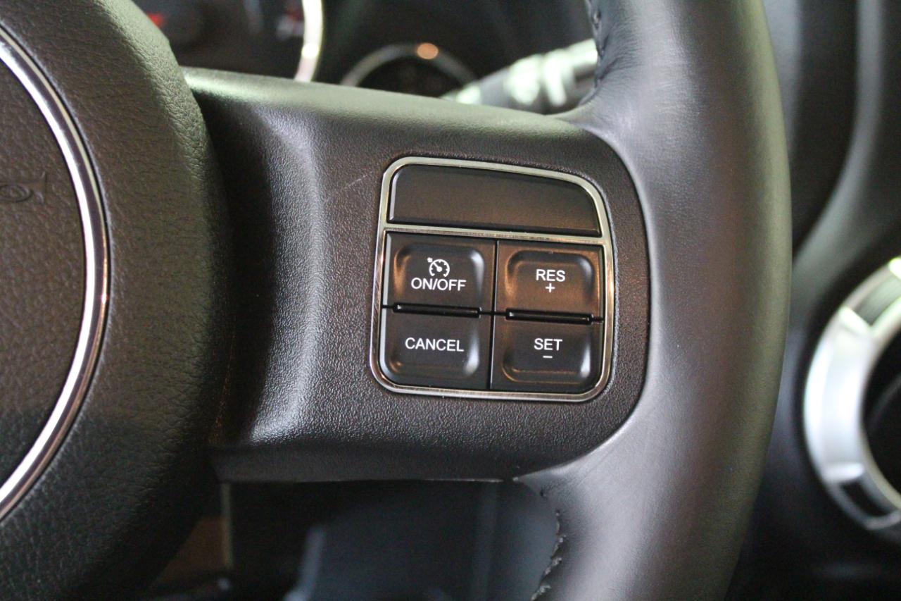 Jeep Wrangler 4WD 2dr Sahara 2012