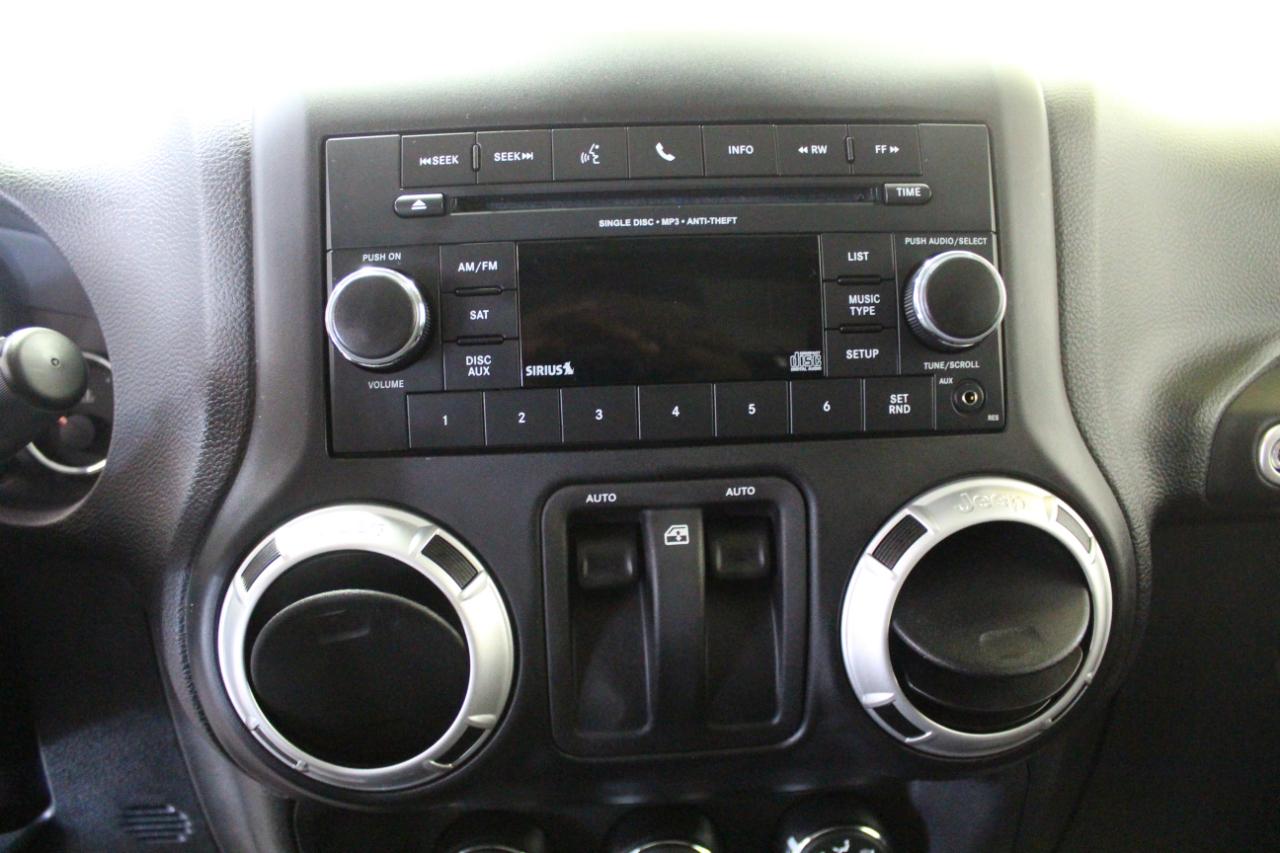 Jeep Wrangler 4WD 2dr Sahara 2012