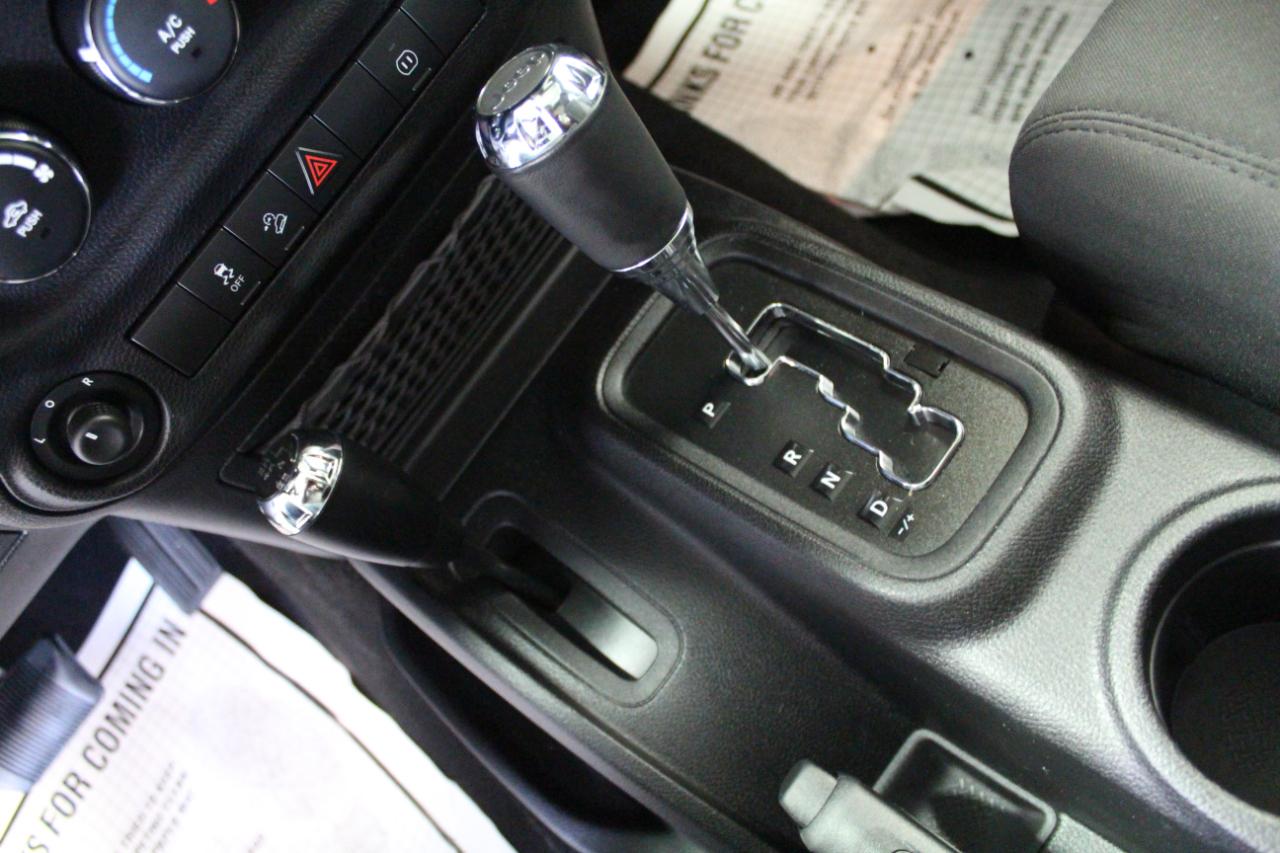 Jeep Wrangler 4WD 2dr Sahara 2012