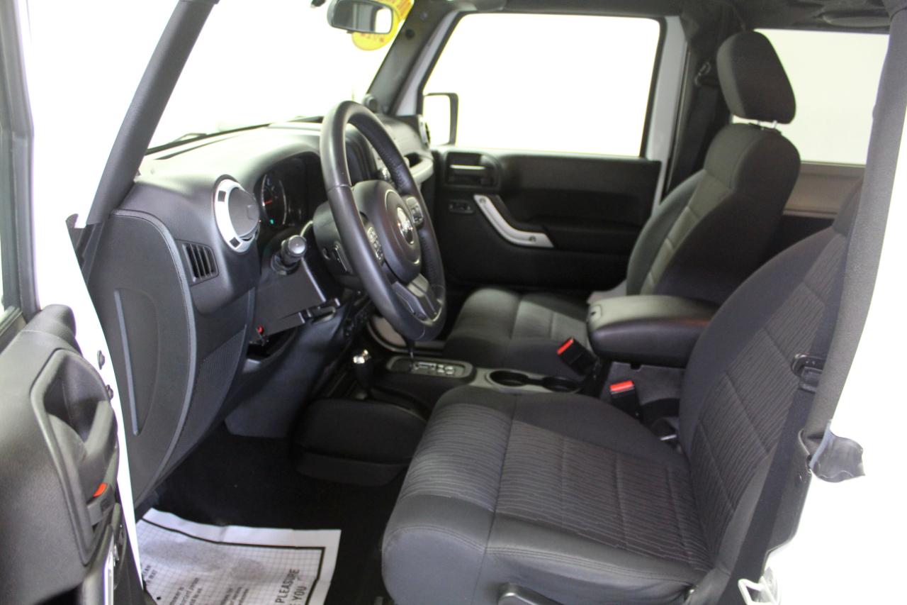 Jeep Wrangler 4WD 2dr Sahara 2012