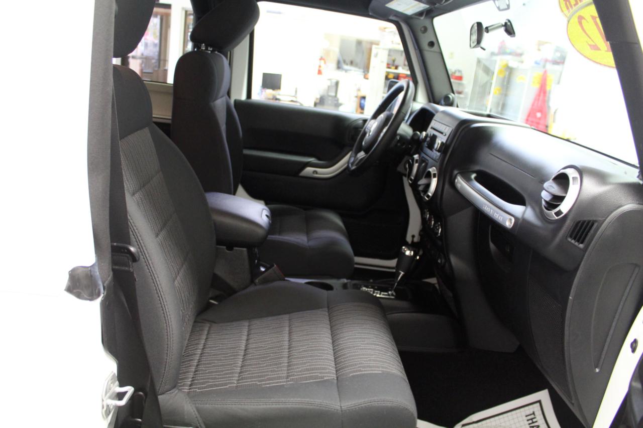 Jeep Wrangler 4WD 2dr Sahara 2012