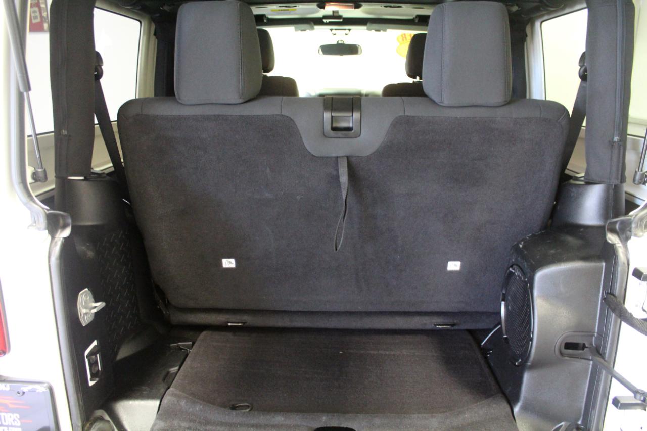 Jeep Wrangler 4WD 2dr Sahara 2012
