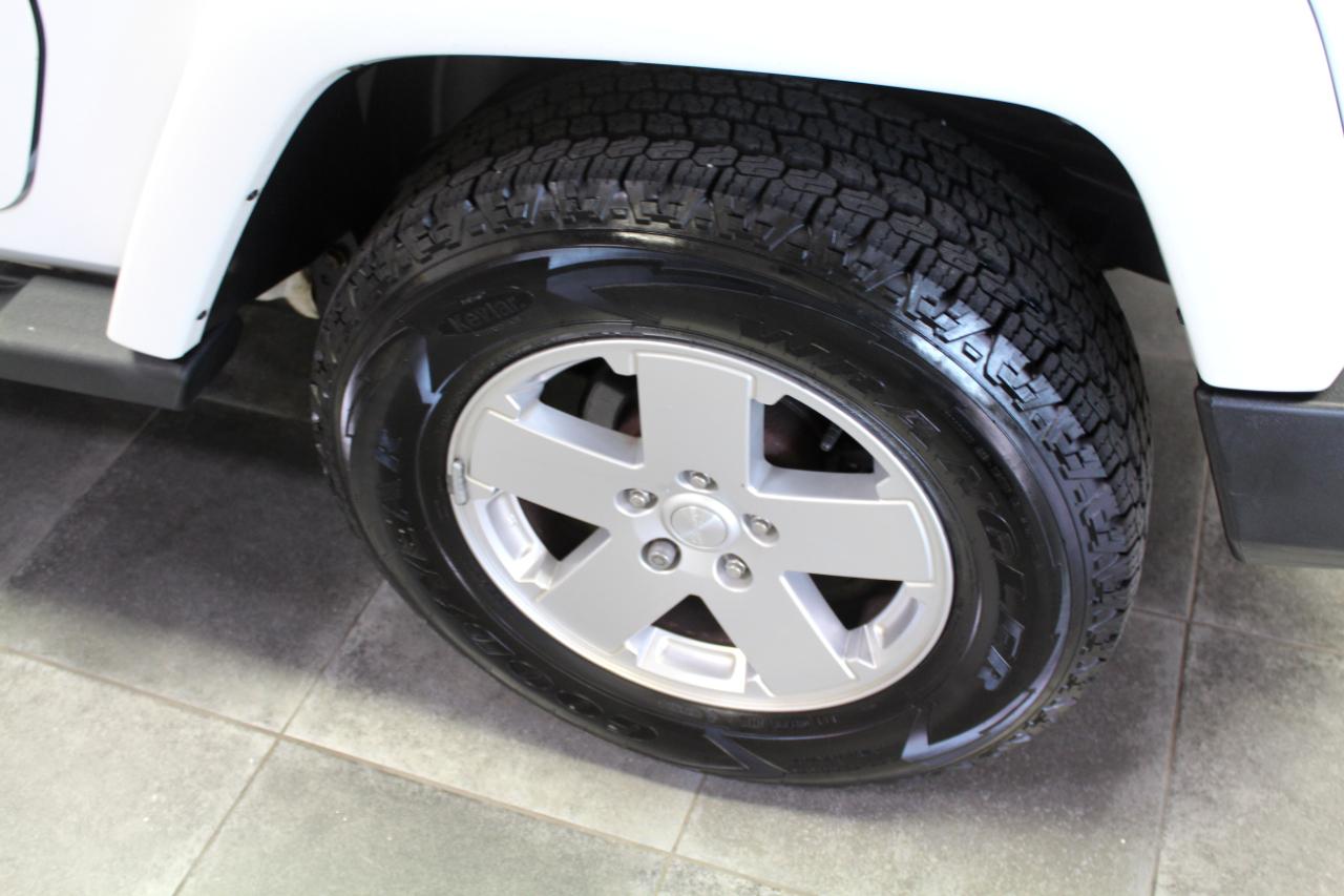 Jeep Wrangler 4WD 2dr Sahara 2012