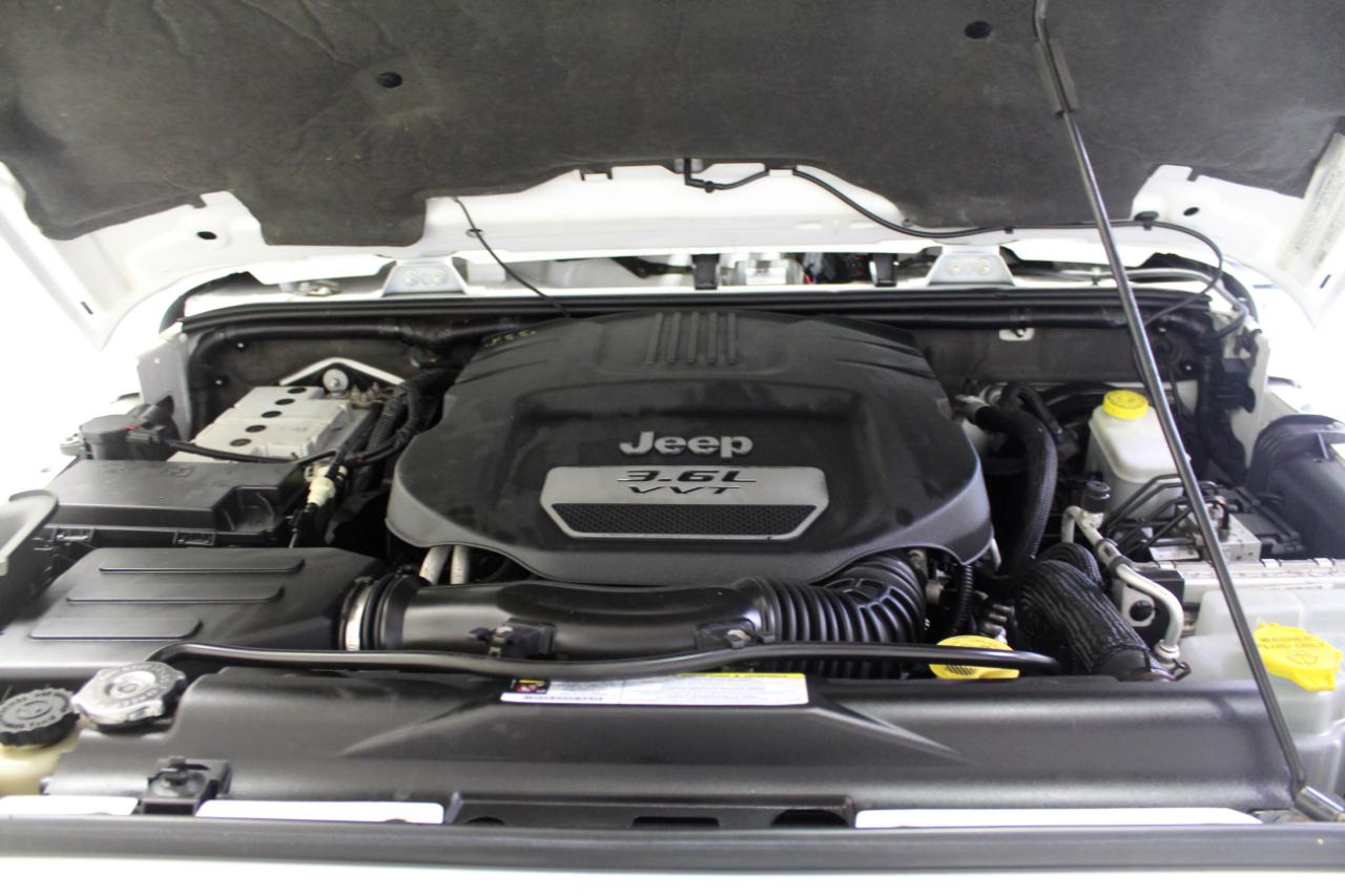 Jeep Wrangler 4WD 2dr Sahara 2012