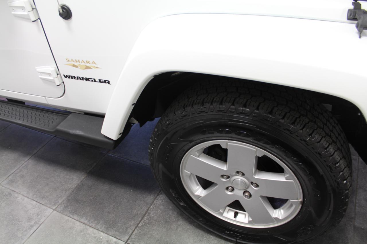 Jeep Wrangler 4WD 2dr Sahara 2012