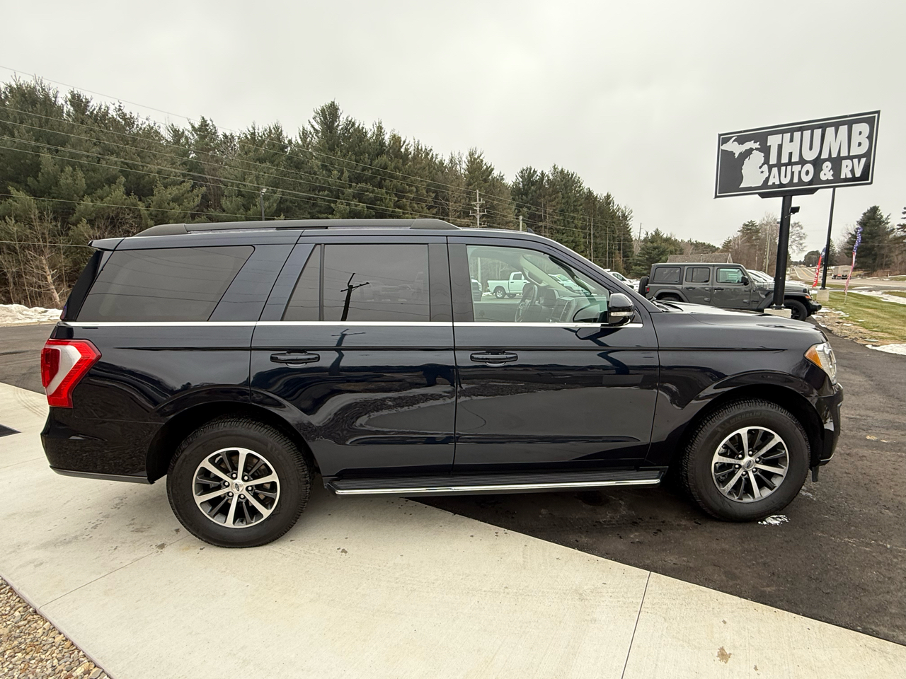 Ford Expedition XLT 4WD 2021