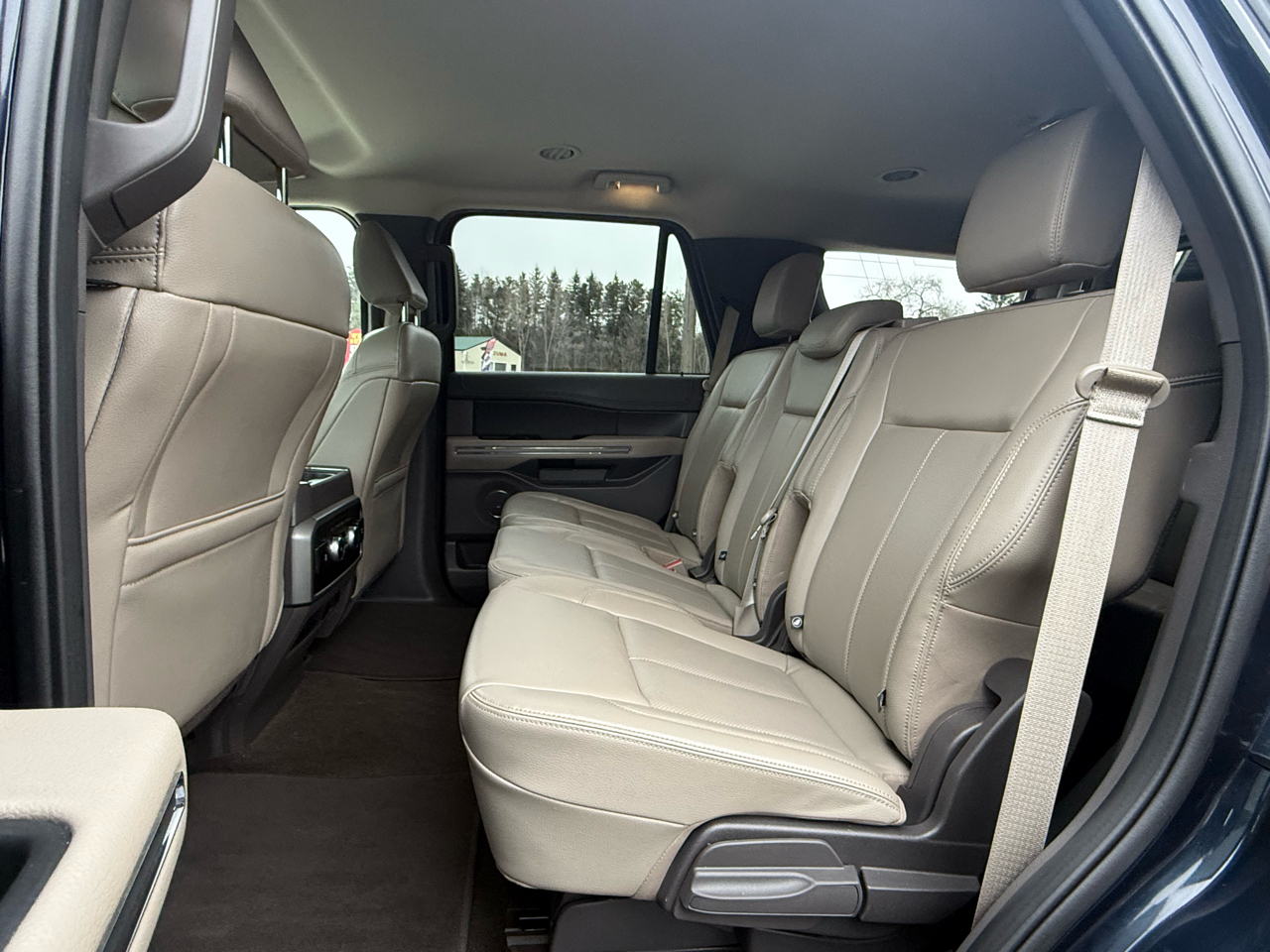 Ford Expedition XLT 4WD 2021