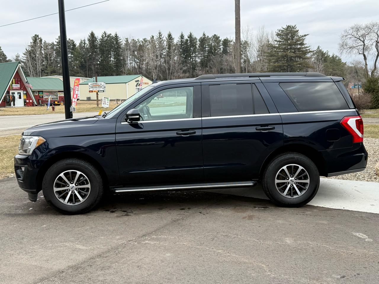 Ford Expedition XLT 4WD 2021