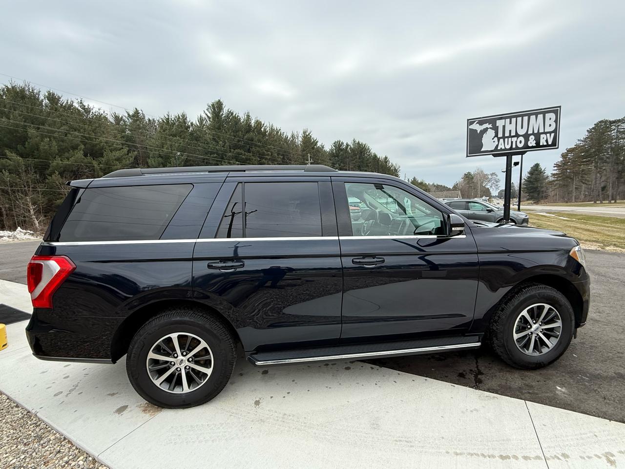 Ford Expedition XLT 4WD 2021