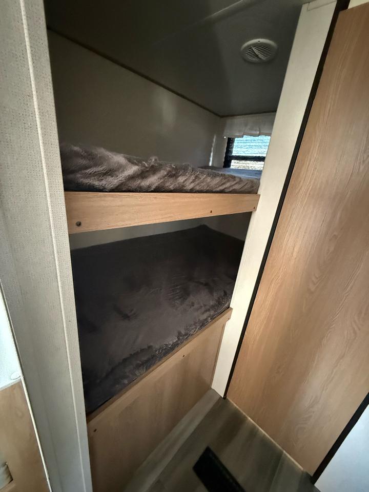 Forest River Avenger  2022