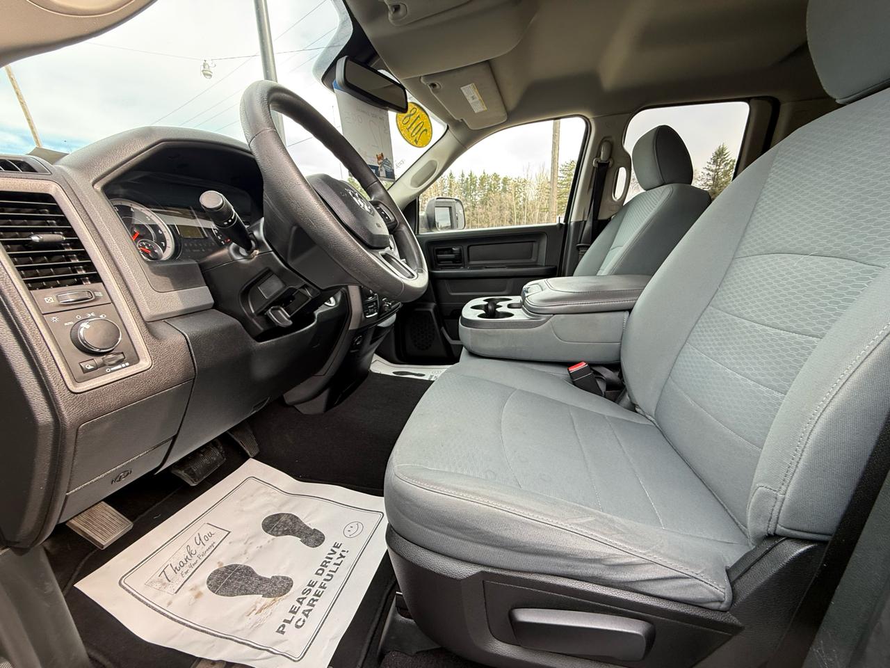 RAM 1500 4WD Quad Cab 140.5" Express 2018