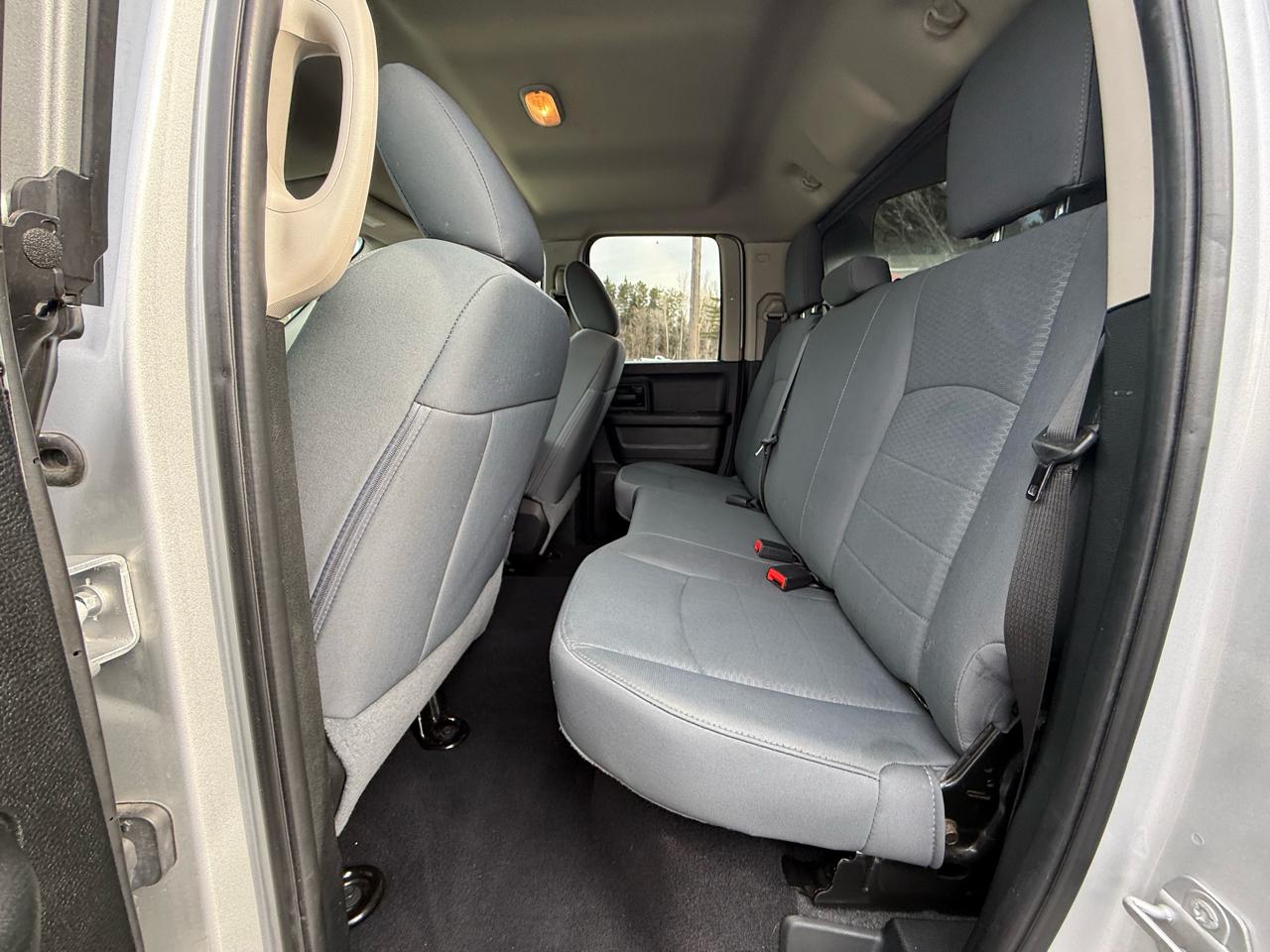 RAM 1500 4WD Quad Cab 140.5" Express 2018