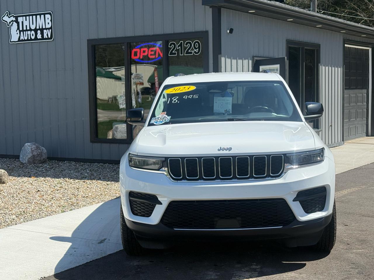 Jeep Grand Cherokee Laredo 4WD 2023