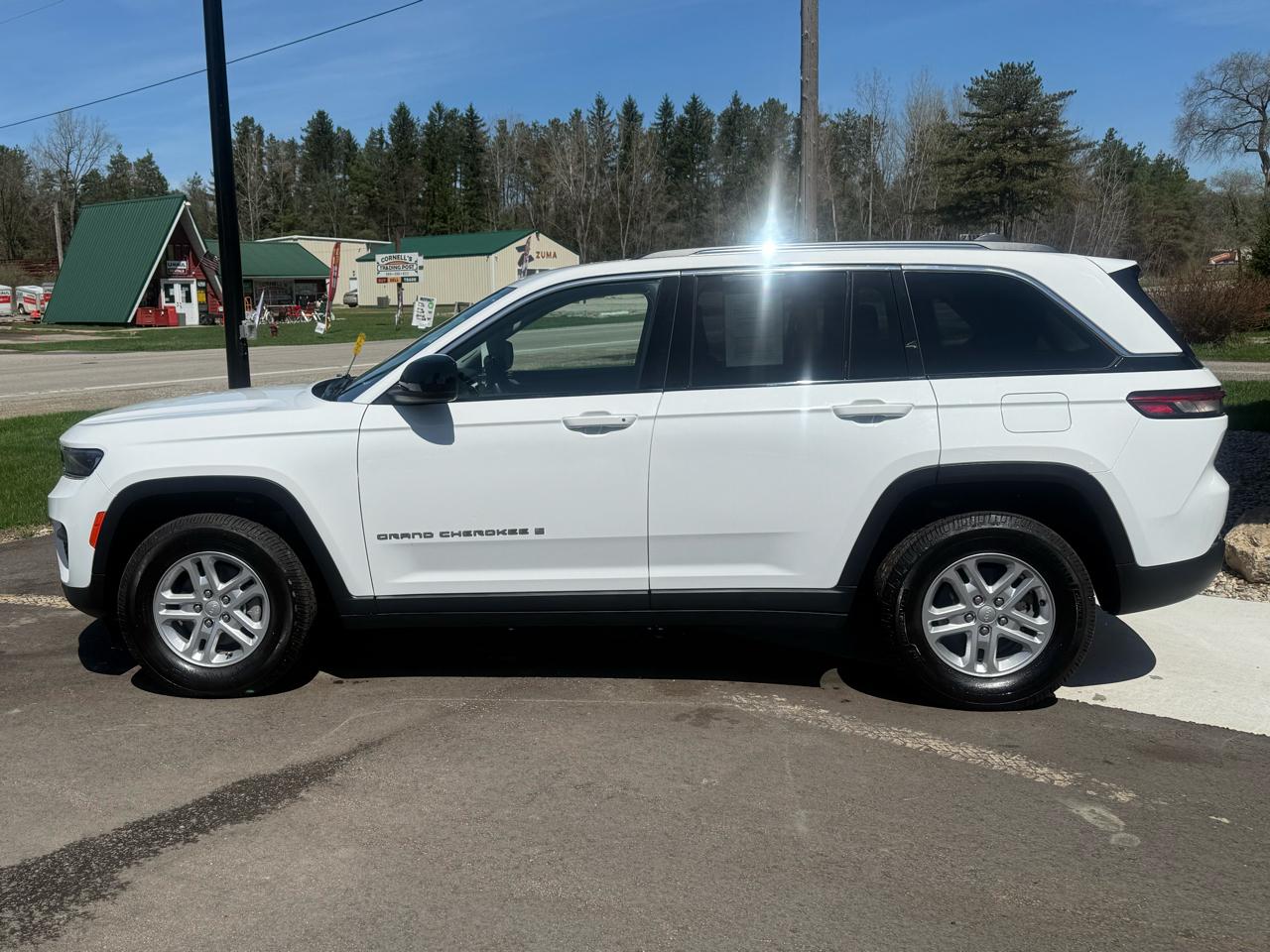 Jeep Grand Cherokee Laredo 4WD 2023