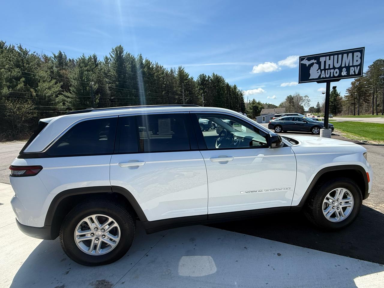 Jeep Grand Cherokee Laredo 4WD 2023