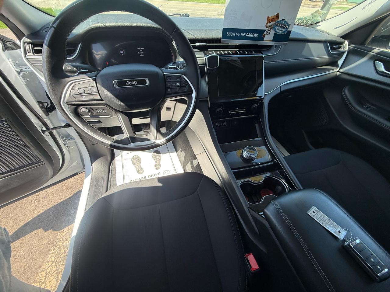 Jeep Grand Cherokee Laredo 4WD 2023