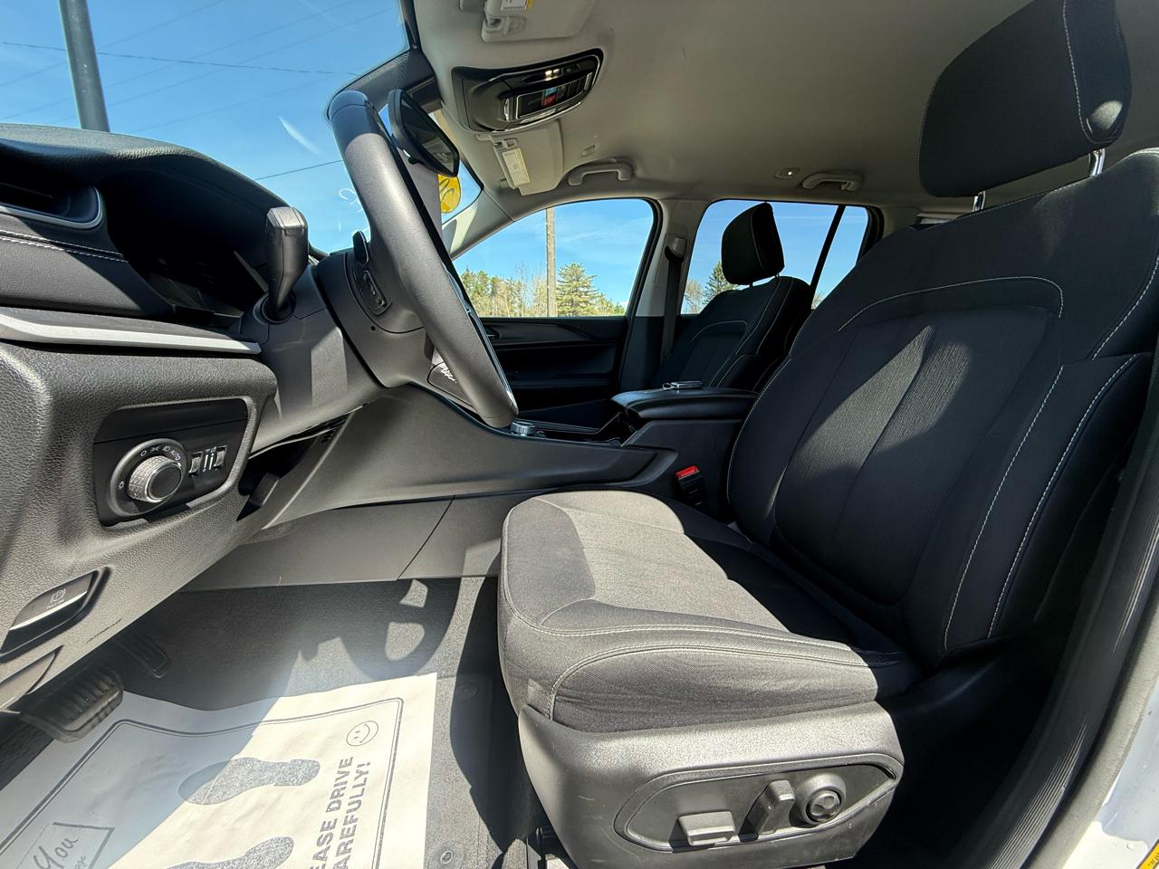 Jeep Grand Cherokee Laredo 4WD 2023