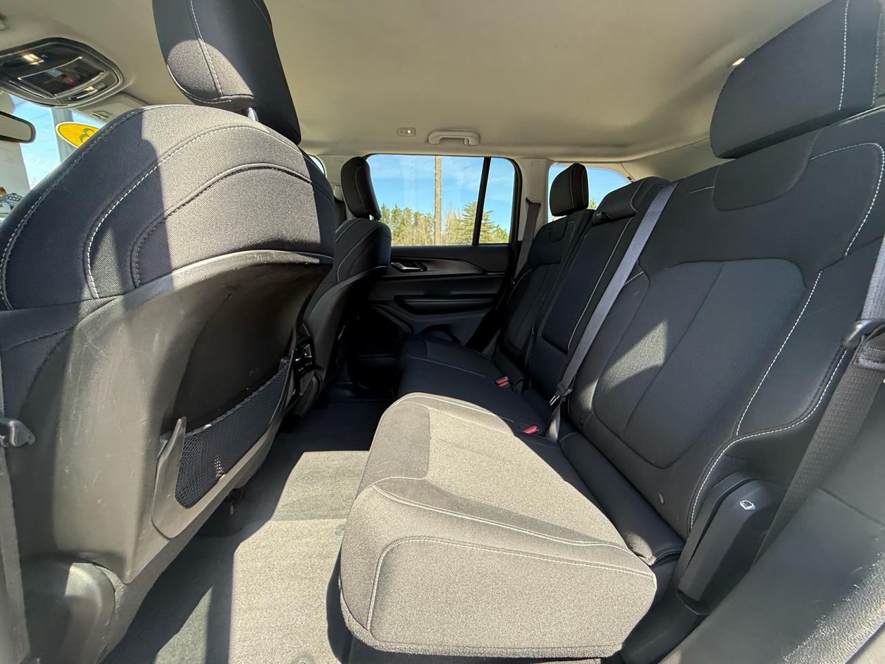 Jeep Grand Cherokee Laredo 4WD 2023