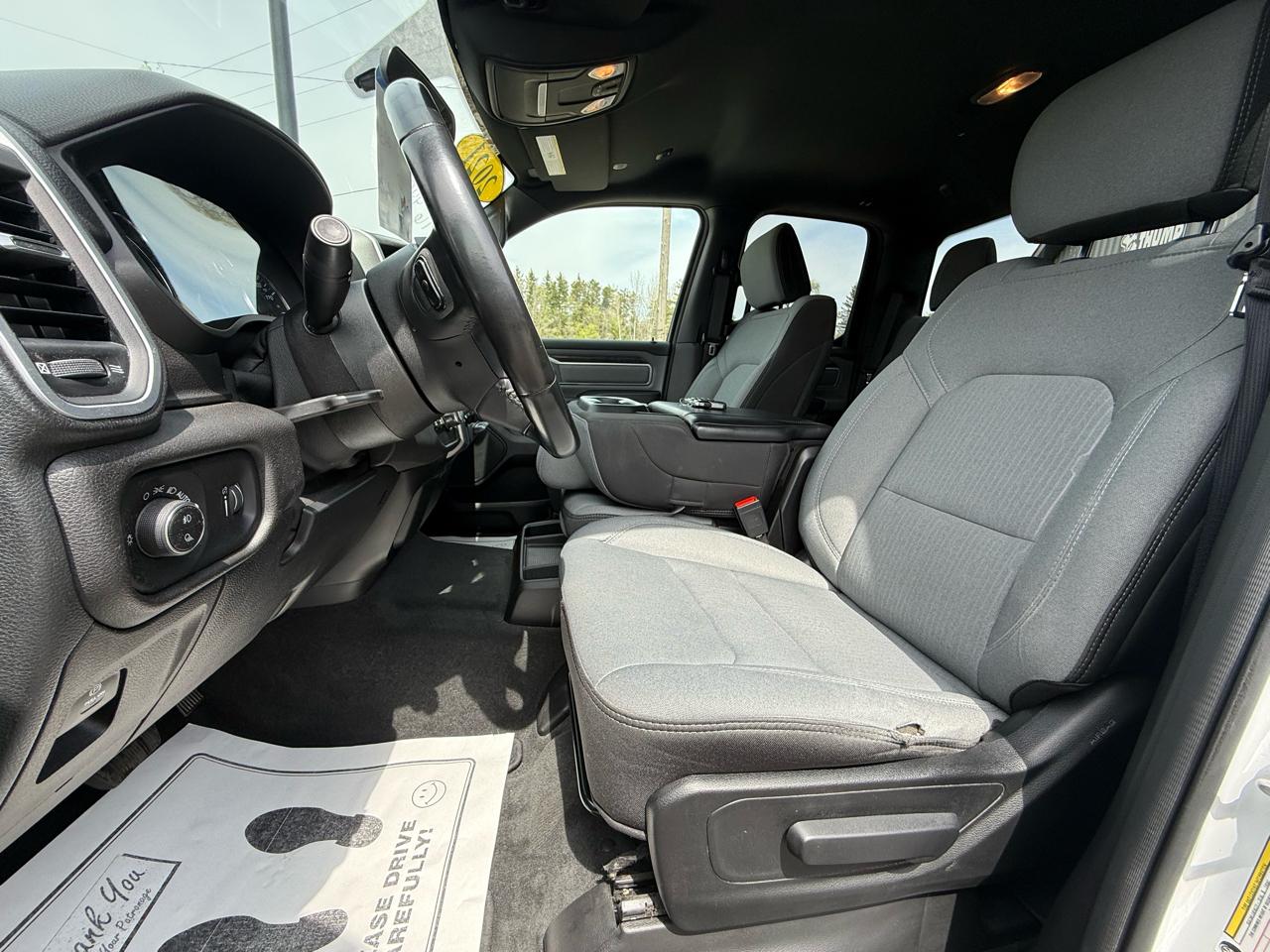 RAM 1500 Big Horn Quad Cab 4WD 2021