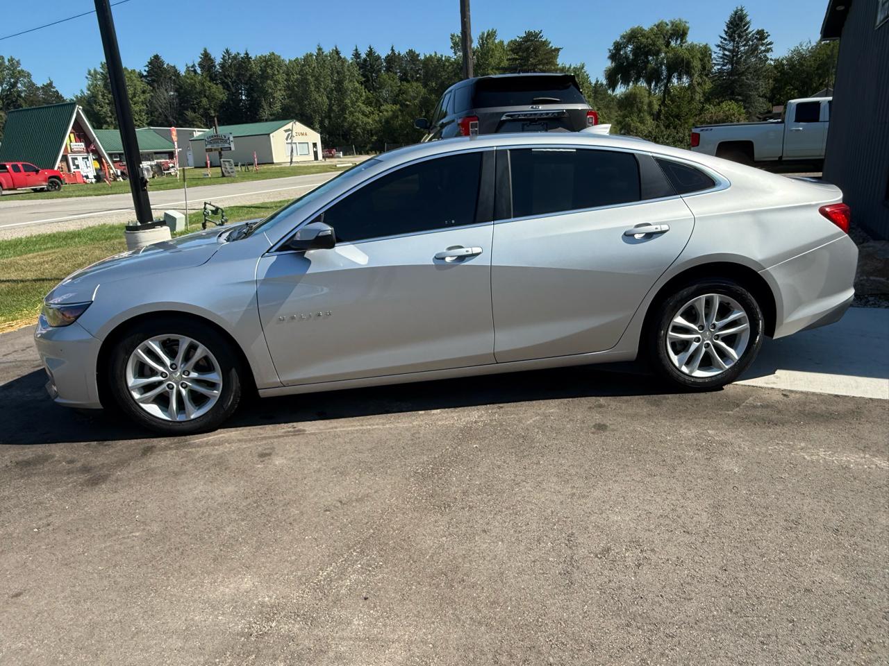 2018 Chevrolet Malibu Hybrid - Photo 2