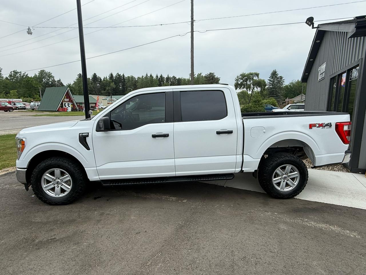Ford F-150 4WD SuperCrew 145" XL 2022