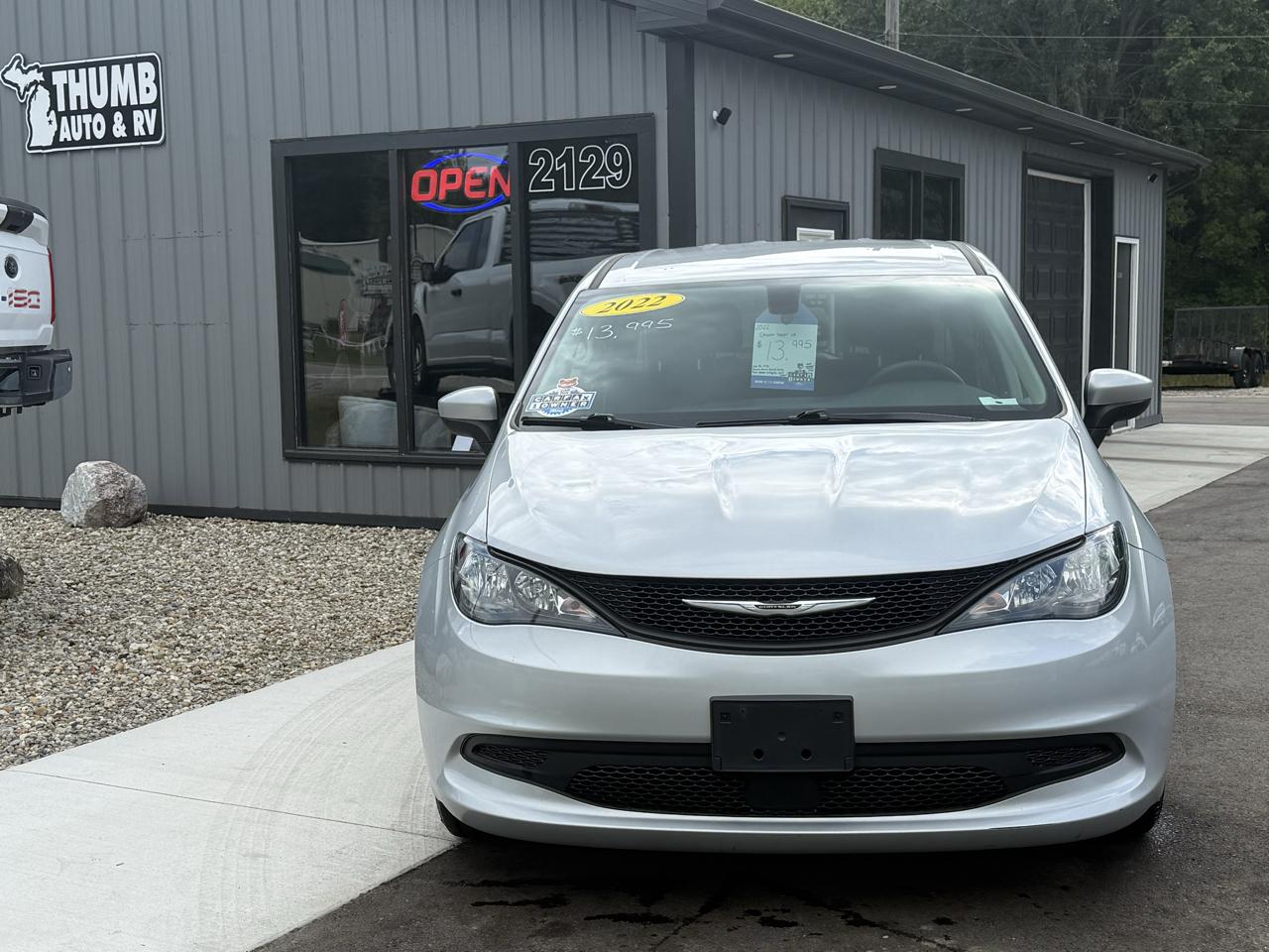 2022 Chrysler Voyager LX