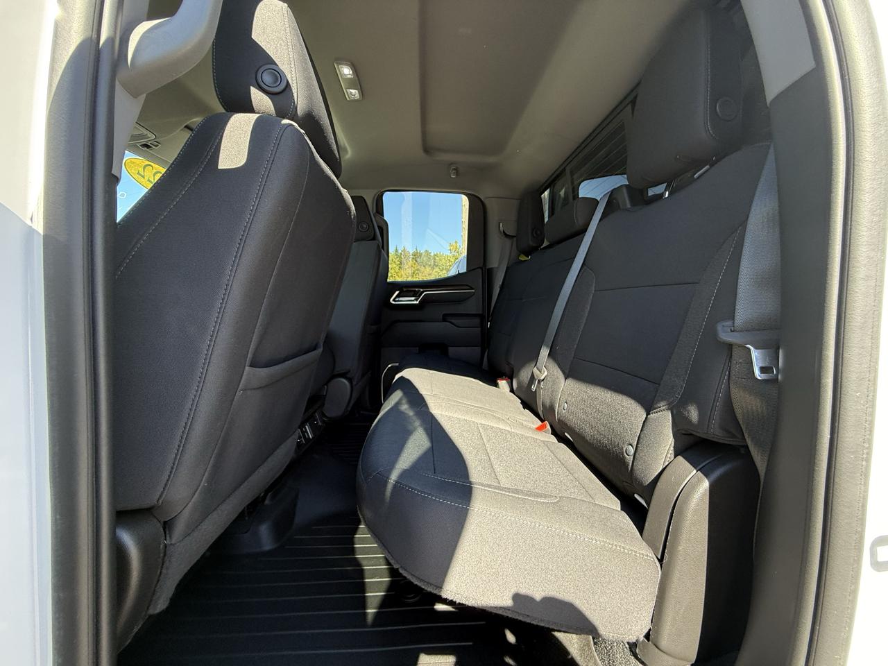 Chevrolet Silverado 1500 4WD Crew Cab 147" LT 2022