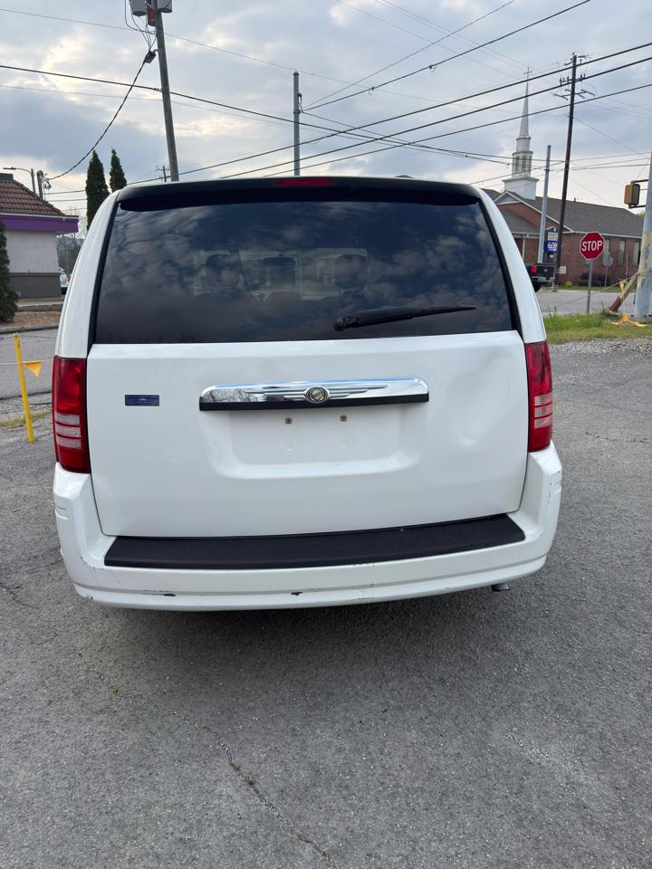 Chrysler Town & Country LX 2008