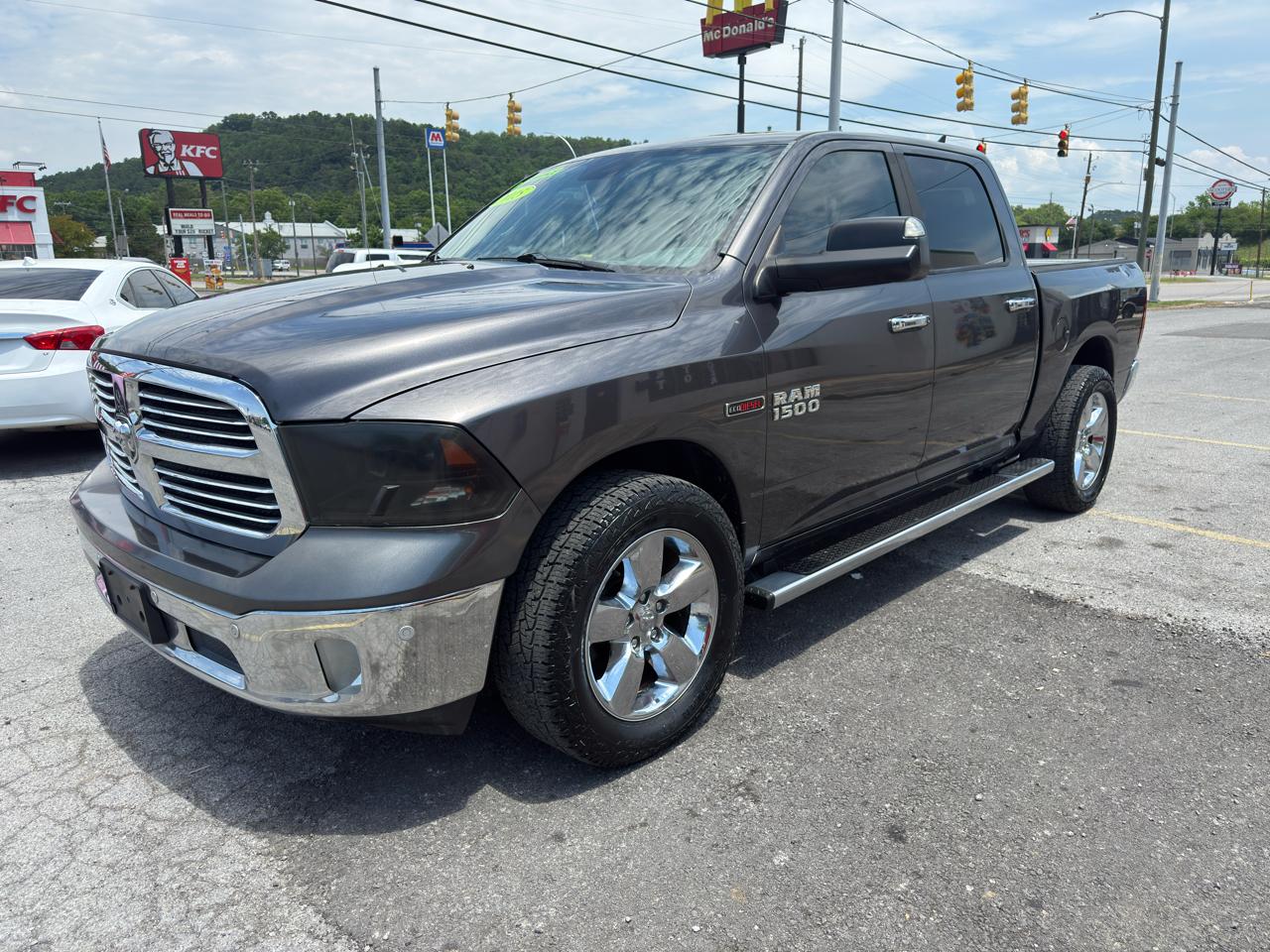 RAM 1500 SLT Crew Cab SWB 2WD 2015
