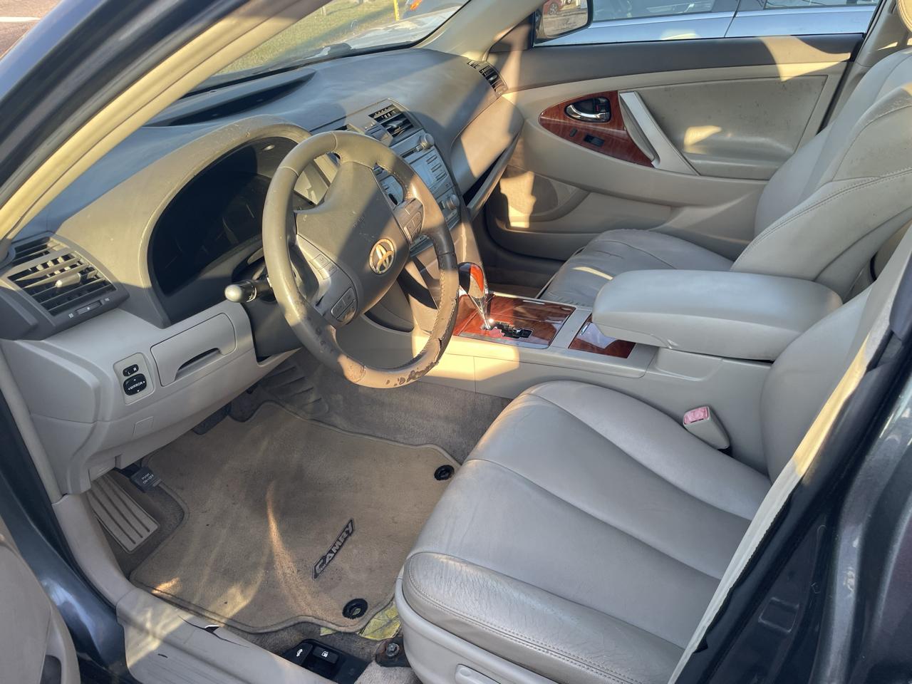 Toyota Camry SE 5-Spd AT 2009