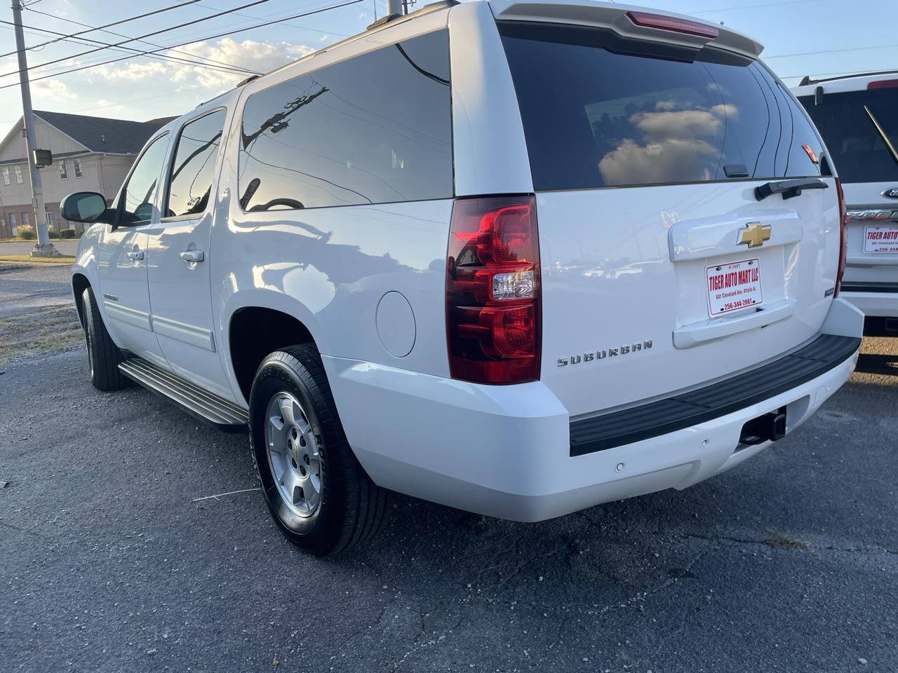 Chevrolet Suburban LT 1500 2WD 2012