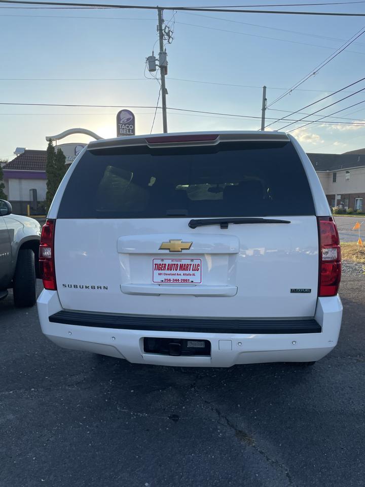 Chevrolet Suburban LT 1500 2WD 2012
