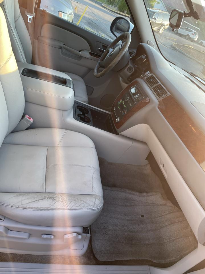 Chevrolet Suburban LT 1500 2WD 2012