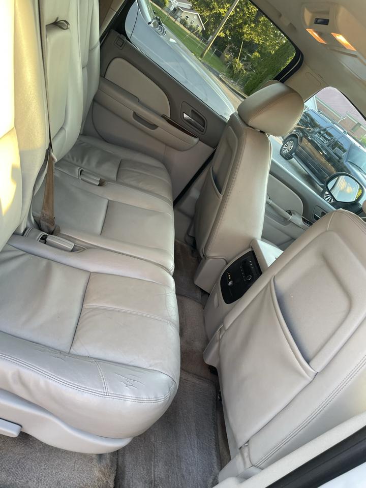 Chevrolet Suburban LT 1500 2WD 2012