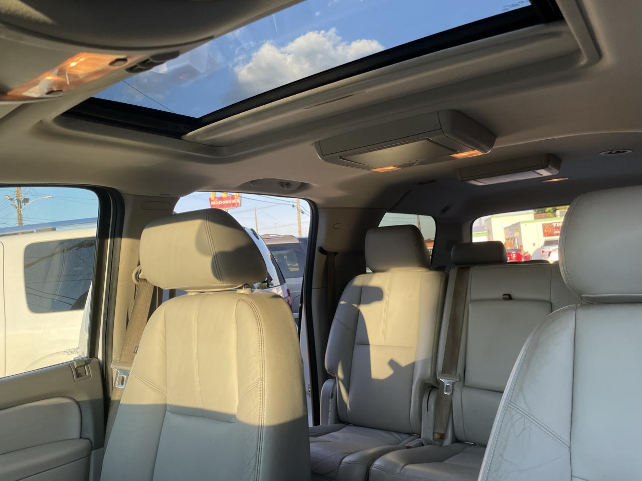 Chevrolet Suburban LT 1500 2WD 2012