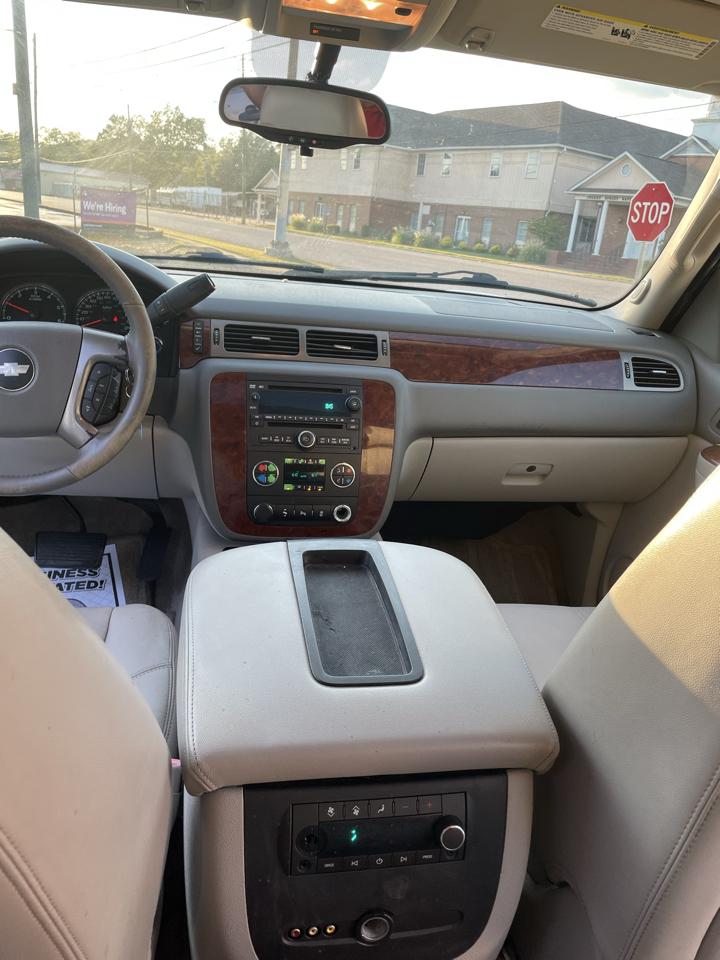Chevrolet Suburban LT 1500 2WD 2012