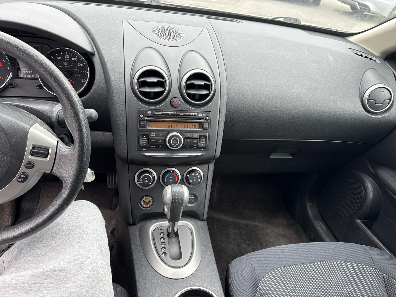 Nissan Rogue S AWD 2011