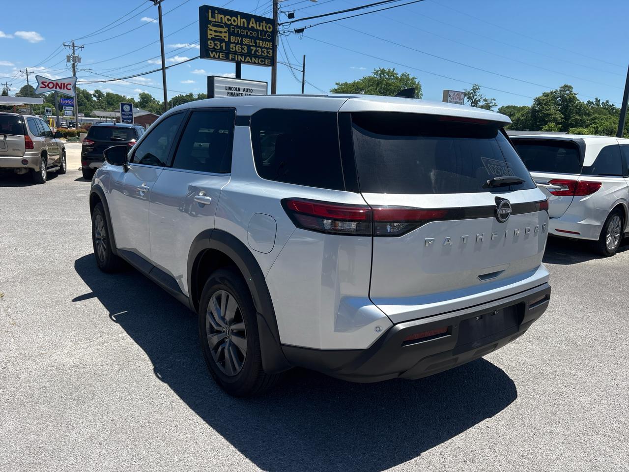 Nissan Pathfinder S 2025