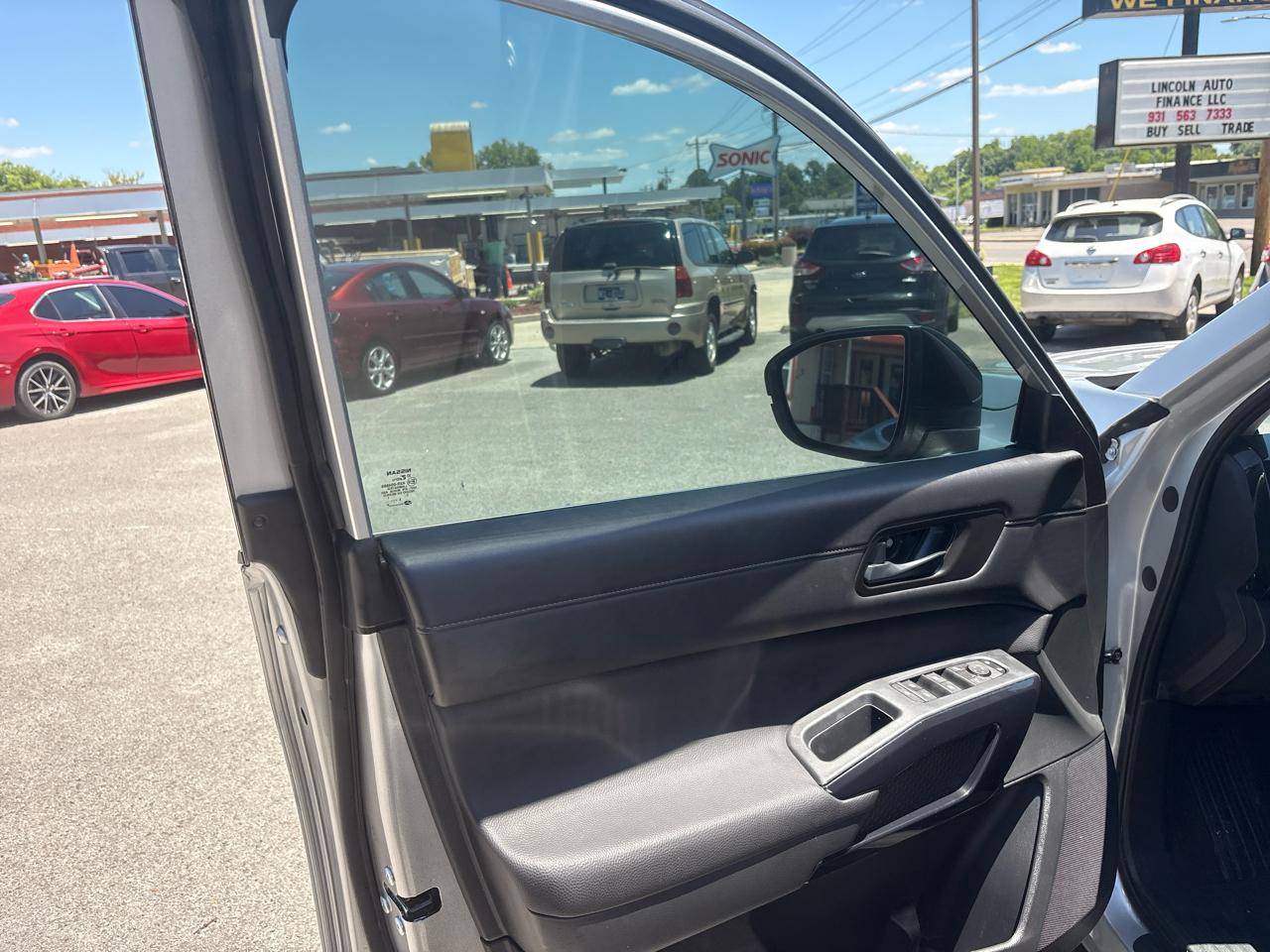 Nissan Pathfinder S 2025